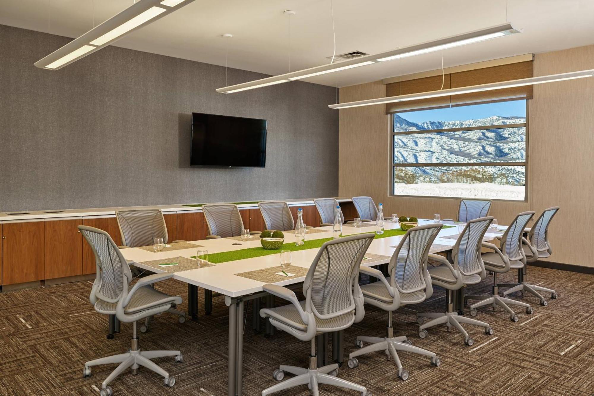 Element - Aspen Hotel 3*